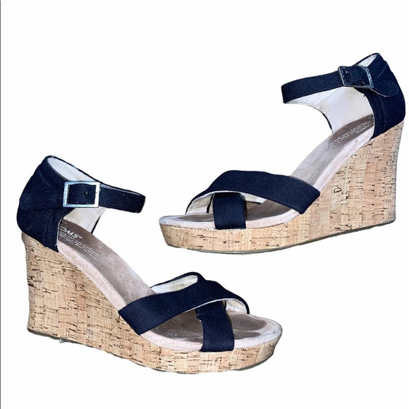 Toms wedges size 7 1/2 wide black - Picture 2 of 5